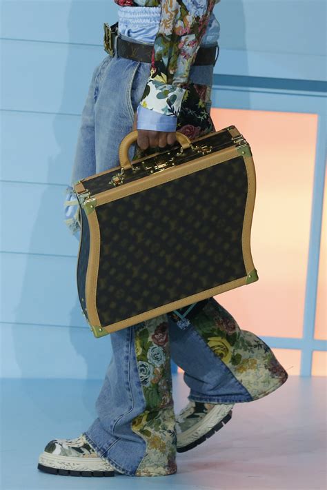 louis vuitton logo virgil abloh